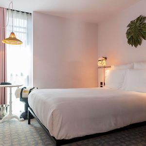 Kleine Kamer met een King Size Bed